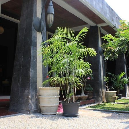 Puri Minggiran Guesthouse Yogya Yogyakarta Esterno foto
