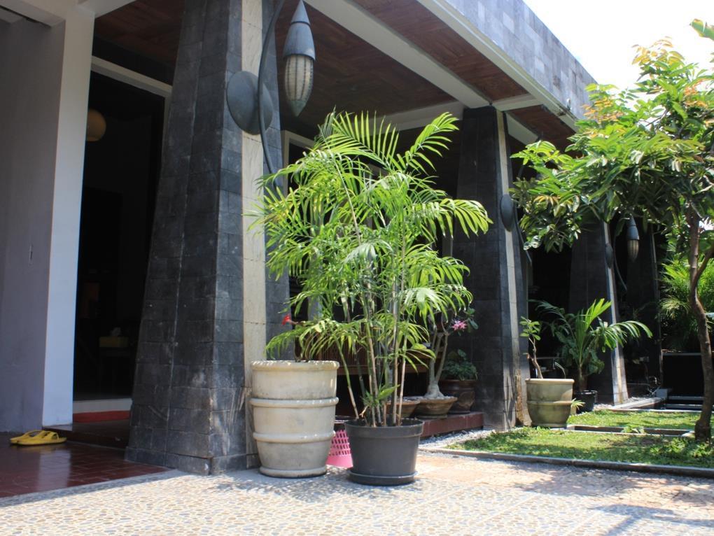 Puri Minggiran Guesthouse Yogya Yogyakarta Esterno foto