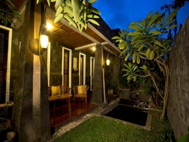 Puri Minggiran Guesthouse Yogya Yogyakarta Esterno foto