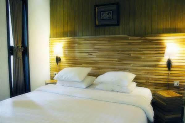 Puri Minggiran Guesthouse Yogya Yogyakarta Esterno foto