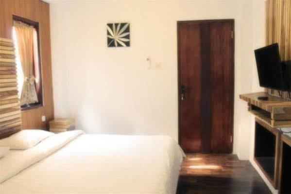 Puri Minggiran Guesthouse Yogya Yogyakarta Esterno foto